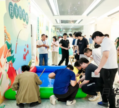 TCL 华星举办广式中秋游园会